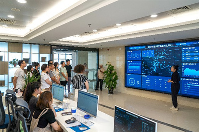 聚焦智慧出行新篇章 常熟自媒体联盟“E企行”走进江南爱停车，探秘网络信息技术研发